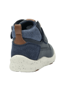 Calzado casual azul para niño, fabricado en sintético/textil, cómodo para explorar y jugar.
