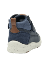 Calzado casual azul para niño, fabricado en sintético/textil, cómodo para explorar y jugar.