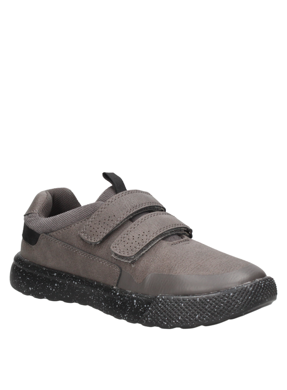 Zapato gris para niño, confeccionado en textil, recomendado para uso diario y juegos.