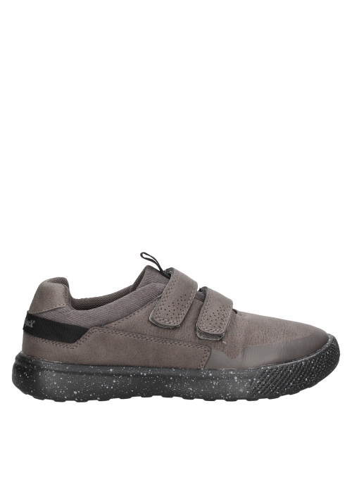 Zapato gris para niño, confeccionado en textil, recomendado para uso diario y juegos.
