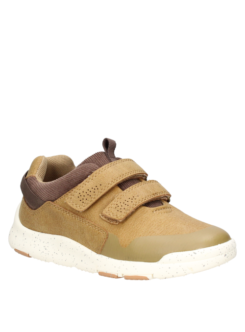 Zapato casual para niño en camel, diseñado para moverse cómodamente en la ciudad.