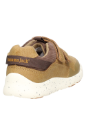 Zapato casual para niño en color camel, confeccionado en sintético y textil, cómodo para el día a día.