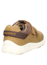 Zapato casual para niño en color camel, confeccionado en sintético y textil, cómodo para el día a día.