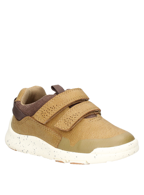 Calzado ligero y resistente camel para niño, estilo casual, perfecto para explorar la ciudad.