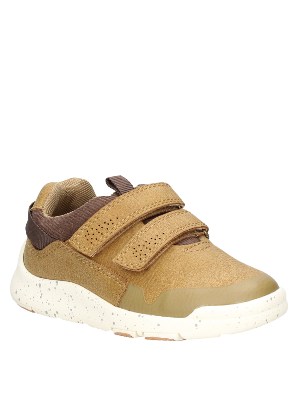 Calzado ligero y resistente camel para niño, estilo casual, perfecto para explorar la ciudad.