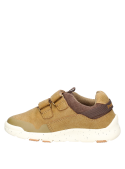 Calzado infantil camel, estilo casual, diseñado para un andar natural en el parque y la ciudad.