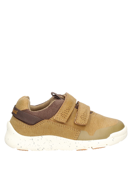 Calzado ligero y resistente camel para niño, estilo casual, perfecto para explorar la ciudad.