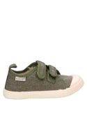 Calzado casual verde para niño, ideal para combinar con shorts y joggers.