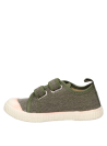 Calzado liviano verde para niño, diseño casual, recomendado para paseos en la ciudad.