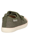 Zapatilla urbana verde para niño, estilo casual, ideal para actividades al aire libre.