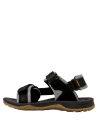 Calzado negro infantil, diseño casual, recomendado para días cálidos y actividades urbanas.