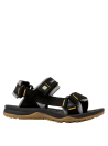 Calzado negro para niño, estilo casual, ideal para paseos en plaza y ciudad durante el verano.