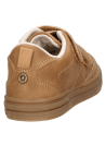Zapatilla urbana camel para niño, estilo casual, ideal para actividades al aire libre.