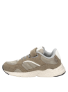 Calzado versátil para niño en color beige, perfecto para el uso diario y aventuras.