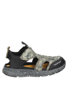 Sandalia infantil verde casual para niño, ideal para actividades al aire libre.