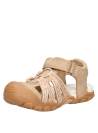 Sandalia para niña en tono taupe, diseño casual con suela plana, adecuada para el día a día.