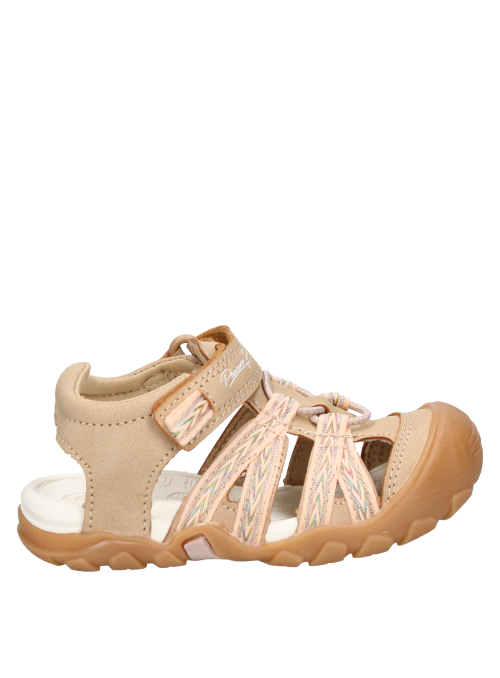 Sandalia taupe para niña, estilo relajado, perfecta para un look urbano y cómodo.
