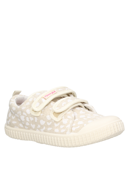 Zapatilla urbana beige para niña, estilo casual, ideal para actividades diarias y aventuras al aire libre.