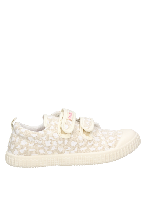 Zapatilla urbana beige para niña, estilo casual, ideal para actividades diarias y aventuras al aire libre.