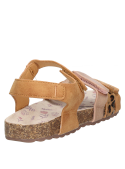 Sandalia cómoda camel para niña, estilo casual, adecuada para aventuras diarias y juegos.