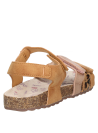 Sandalia cómoda camel para niña, estilo casual, adecuada para aventuras diarias y juegos.