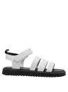 Sandalia clásica blanca para niña, estilo casual, ideal para paseos y juegos.