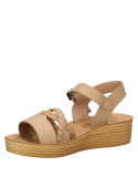 Sandalia de punta abierta beige para niña, cómoda y versátil, adecuada para actividades diarias y casuales.
