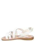 Sandalia casual blanca para niña, perfecta para actividades diarias.