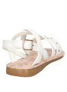 Calzado sintético blanco para niña, diseño cómodo y flexible.