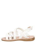 Sandalia infantil blanca para niña, estilo casual, ideal para paseos y juegos.