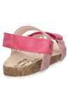 Sandalia urbana rosada para niña, estilo casual, ideal para paseos al aire libre.