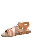 Sandalia con punta abierta color camel, ideal para combinar con shorts y ropa ligera.