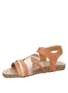 Sandalia con punta abierta color camel, ideal para combinar con shorts y ropa ligera.
