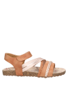 Calzado para niña en color camel, estilo casual, recomendado para paseos y actividades informales.