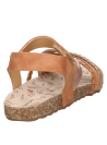 Sandalia infantil color camel para niña, estilo casual, ideal para actividades diarias.