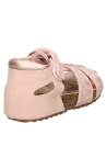 Calzado urbano rosado, para niña, con diseño casual, ideal para combinar con shorts y vestidos de verano.