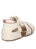 Sandalia para niña en color beige, estilo sencillo, perfecta para combinar con vestidos.