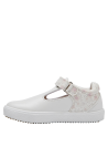 Zapato sintético blanco para niña, cómodo y flexible, ideal para el día a día.