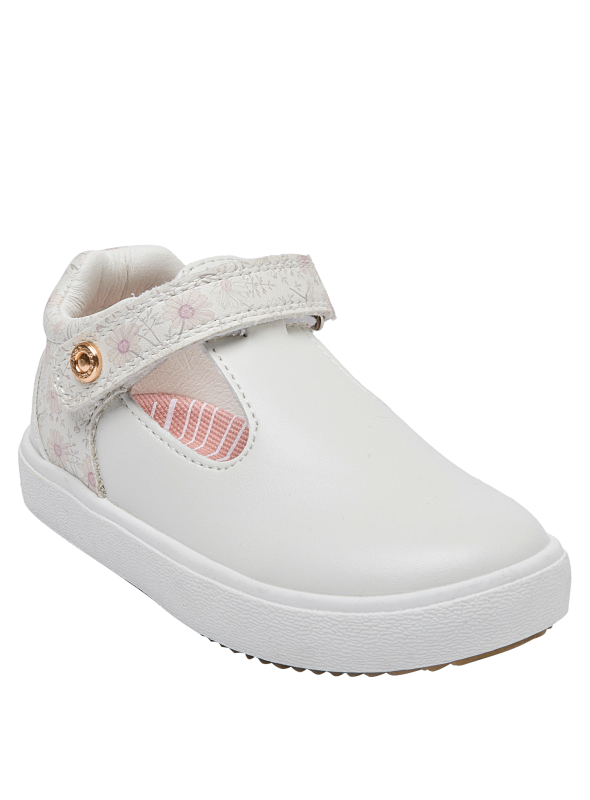Calzado casual blanco para niña, suela liviana, recomendado para aventuras urbanas.