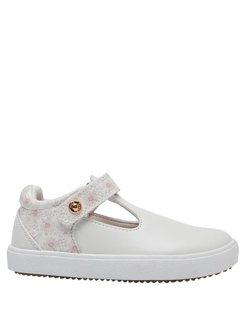 Calzado casual blanco para niña, suela liviana, recomendado para aventuras urbanas.