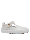 Zapato urbano blanco para niña, estilo casual, ideal para actividades al aire libre.