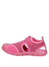 Calzado ligero rosado para niña, estilo fresco, recomendado para combinaciones con jeans.