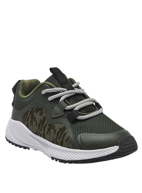 Zapatilla verde para niño, diseño ligero y cómodo, perfecto para jugar en la plaza.
