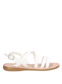 Sandalia blanca para niña, diseño cómodo y ligero, ideal para actividades al aire libre y juegos.