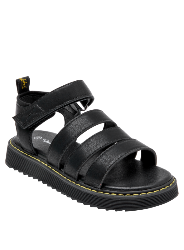 Calzado negro casual para niña, suela flexible, recomendado para días soleados.