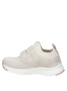 Zapatilla urbana taupe para niña, estilo casual, ideal para jugar al aire libre.