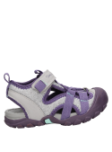 Calzado casual gris para niña, perfecto para combinar con jeans y chaquetas.
