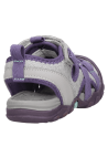 Sandalia urbana gris para niña, estilo casual, ideal para actividades diarias.