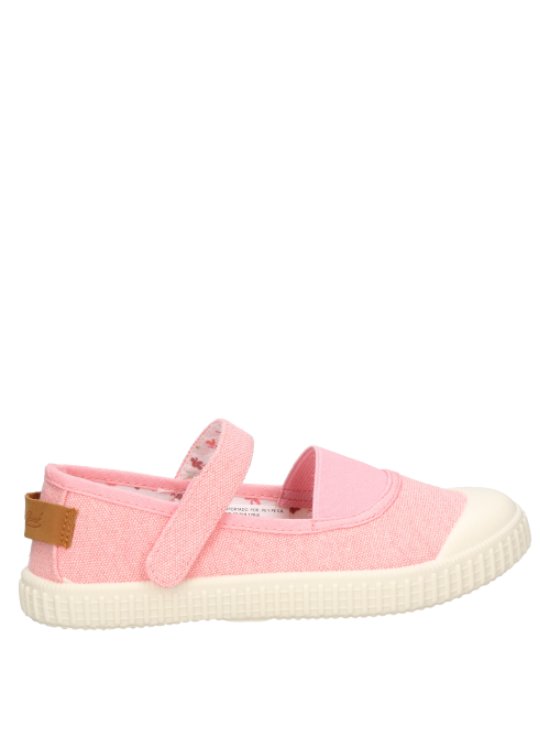 Calzado de niña en color rosado, mezcla textil, estilo urbano y funcional para aventuras diarias.