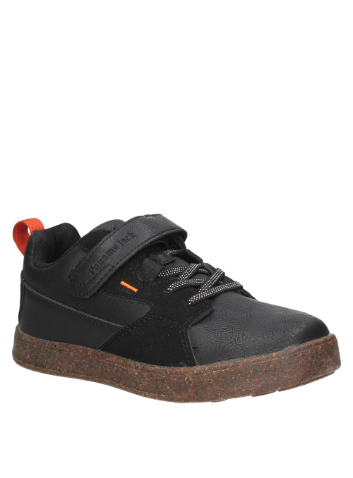 Zapatilla negra para niño, estilo casual, perfecta para un look versátil diario.